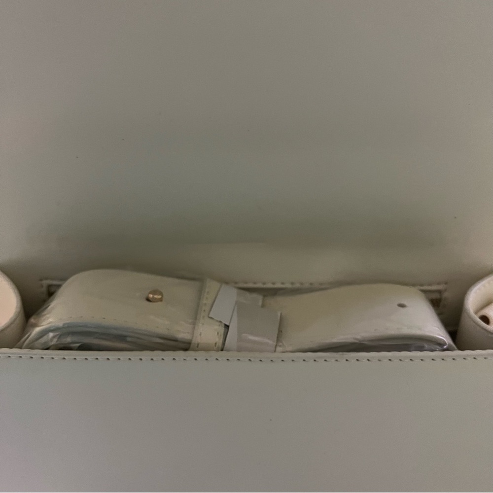 Valentino Orlandi White Quilted Vegan Leather Bag Gold  Hardware NWT MSRP $279 - Picture 6 of 9